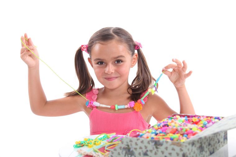 kid making a necklace